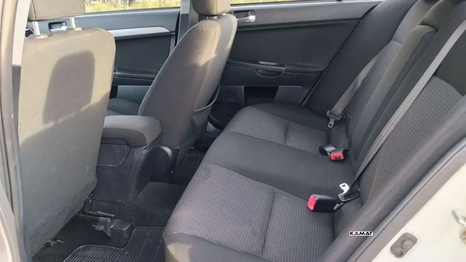 MITSUBISHI Lancer -