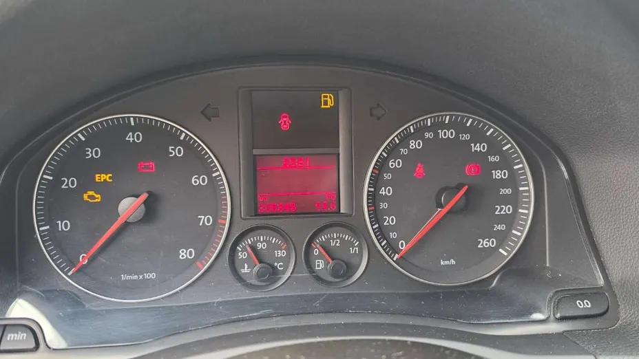 VOLKSWAGEN Jetta -