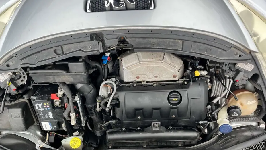 PEUGEOT 207 -