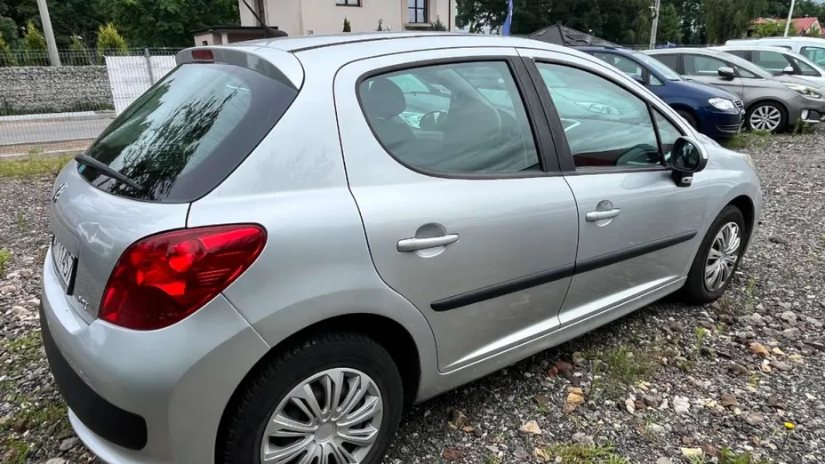PEUGEOT 207 -