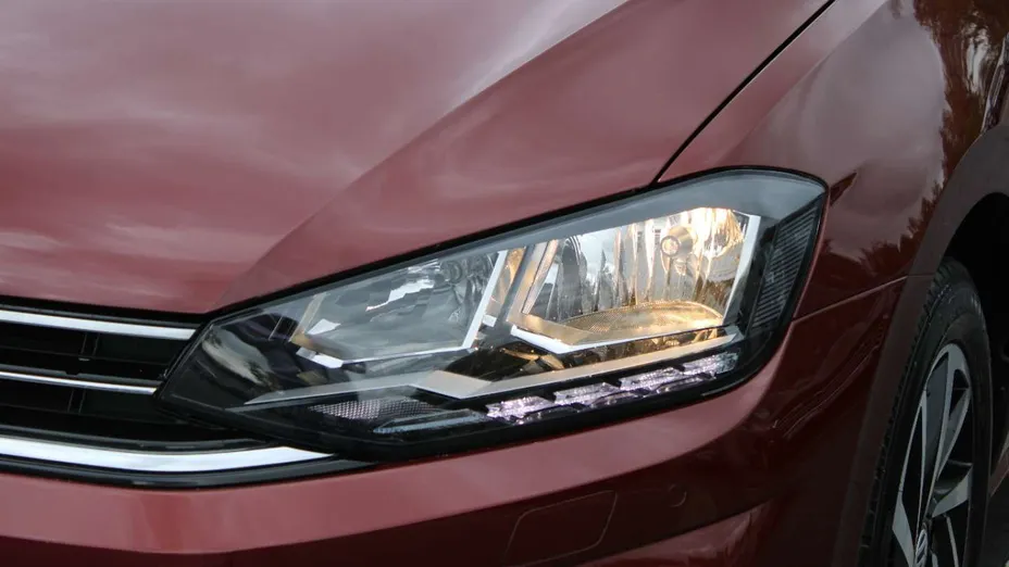 VOLKSWAGEN Golf Sportsvan -