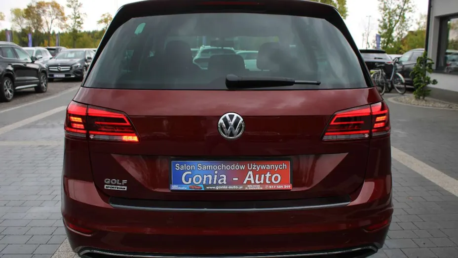 VOLKSWAGEN Golf Sportsvan -