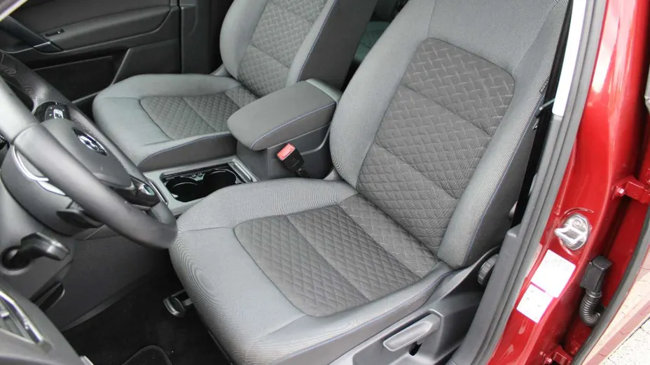 VOLKSWAGEN Golf Sportsvan -