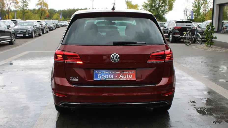 VOLKSWAGEN Golf Sportsvan -