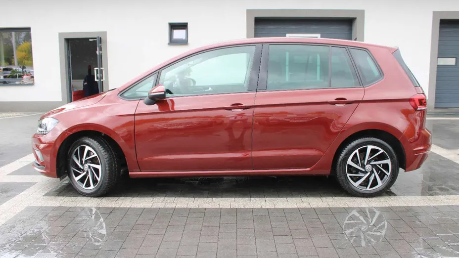 VOLKSWAGEN Golf Sportsvan -