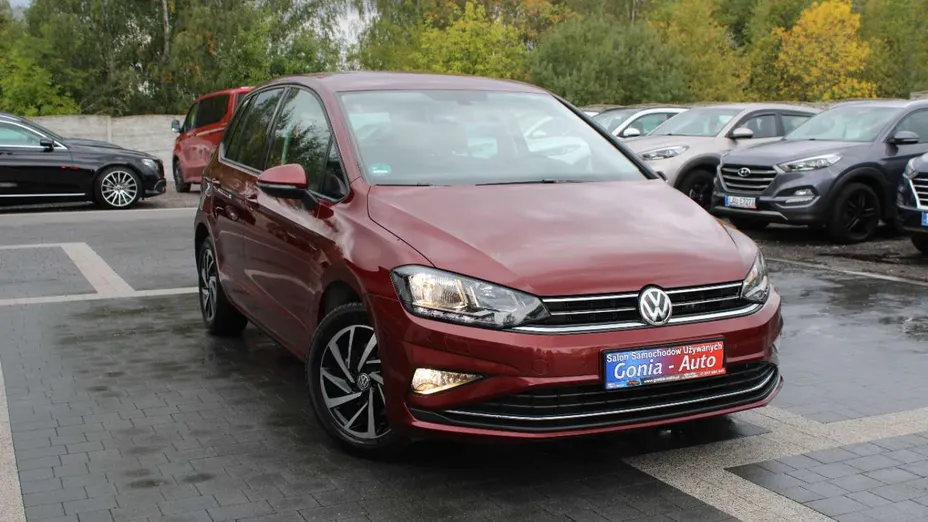 VOLKSWAGEN Golf Sportsvan -