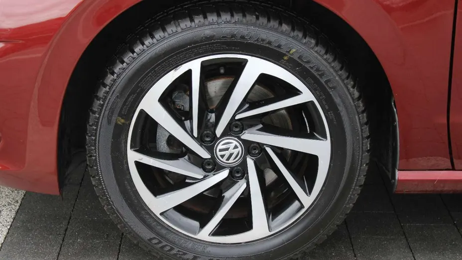 VOLKSWAGEN Golf Sportsvan -