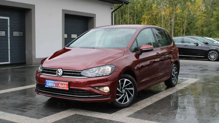VOLKSWAGEN Golf Sportsvan -