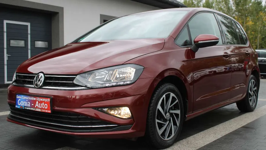 VOLKSWAGEN Golf Sportsvan -