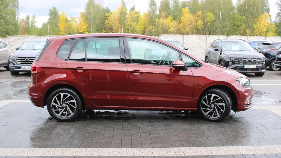 VOLKSWAGEN Golf Sportsvan -