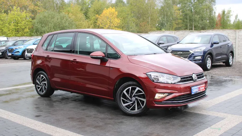 VOLKSWAGEN Golf Sportsvan -