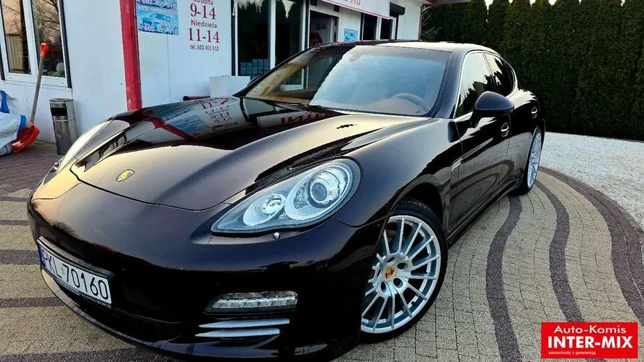 PORSCHE Panamera -
