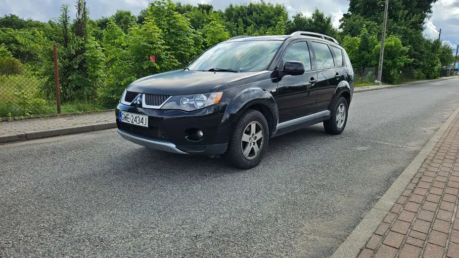MITSUBISHI Outlander -