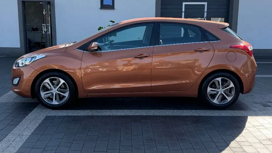 HYUNDAI i30 -
