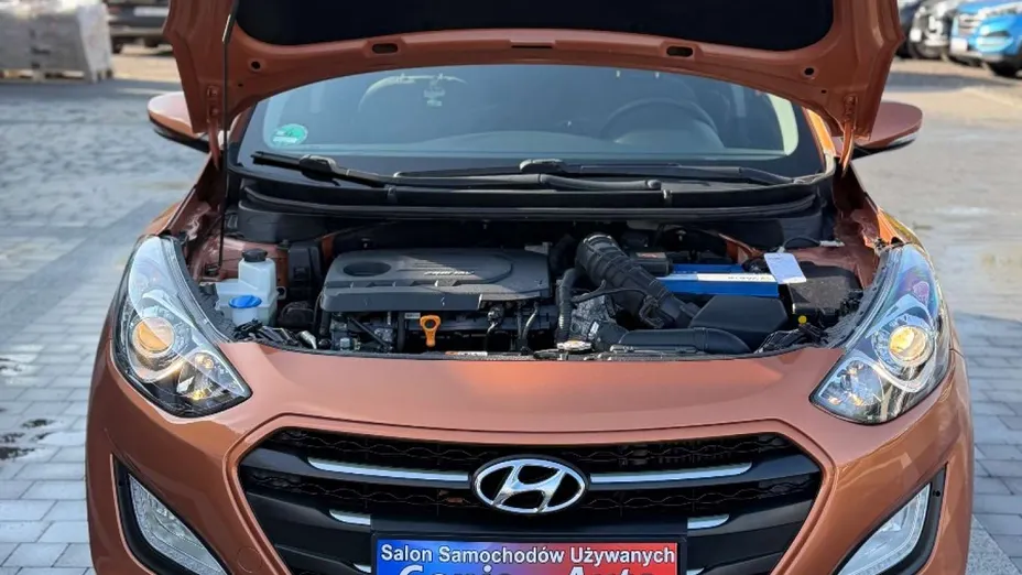 HYUNDAI i30 -