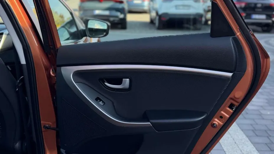 HYUNDAI i30 -