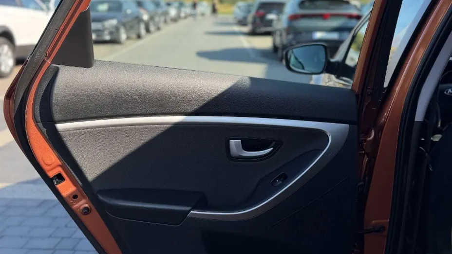 HYUNDAI i30 -