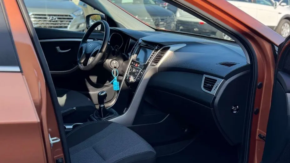 HYUNDAI i30 -