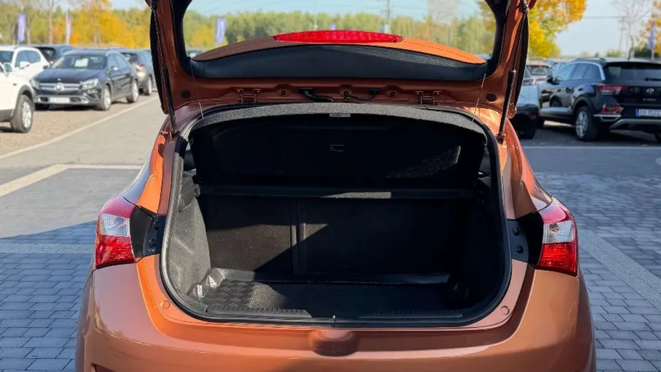 HYUNDAI i30 -