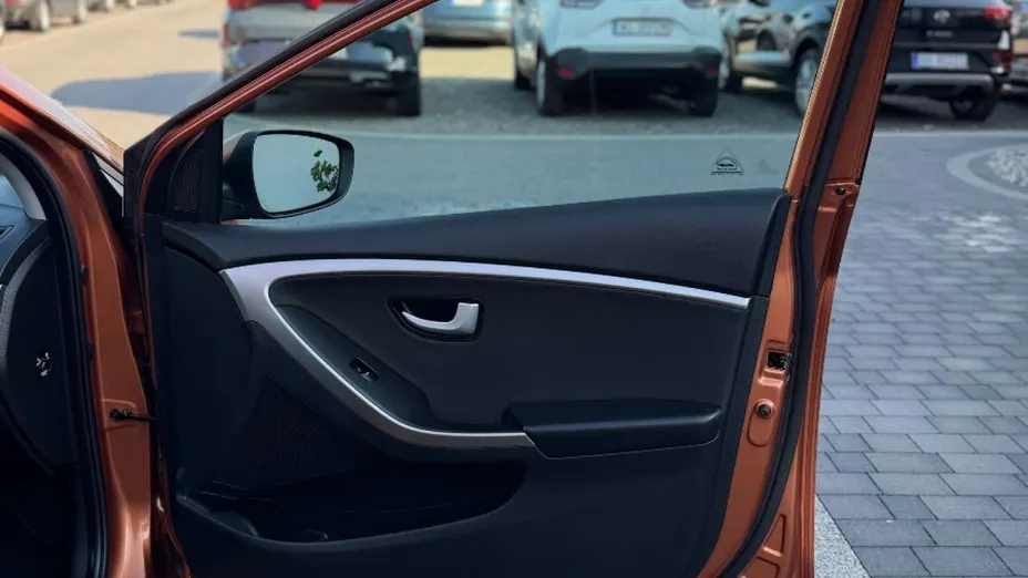 HYUNDAI i30 -