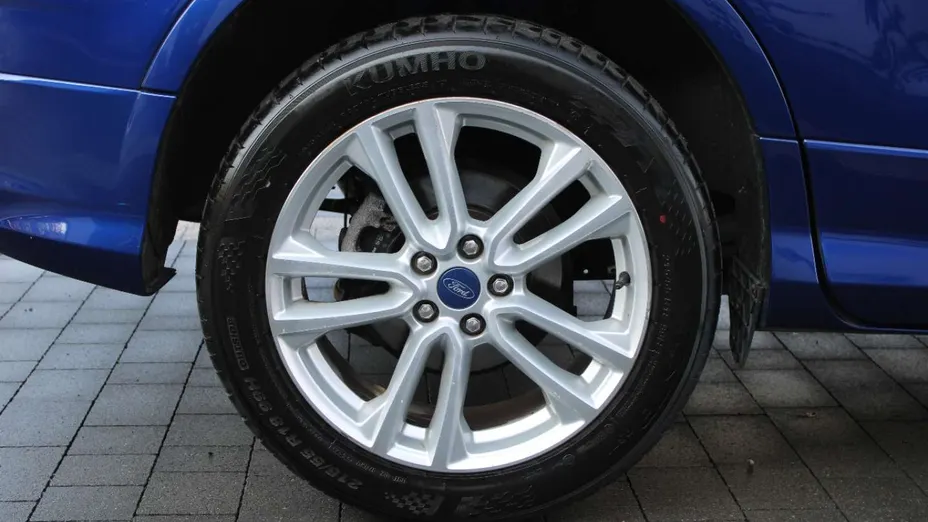 FORD Kuga -