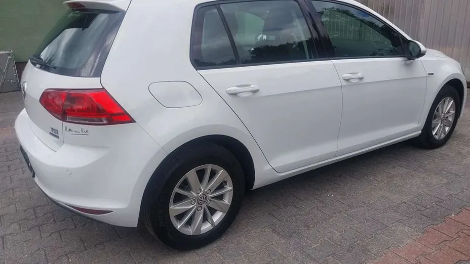 VOLKSWAGEN Golf -