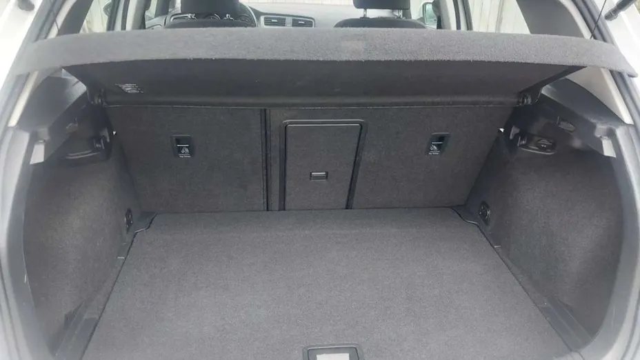 VOLKSWAGEN Golf -