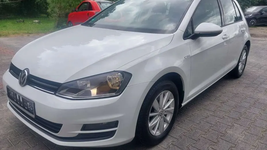 VOLKSWAGEN Golf -