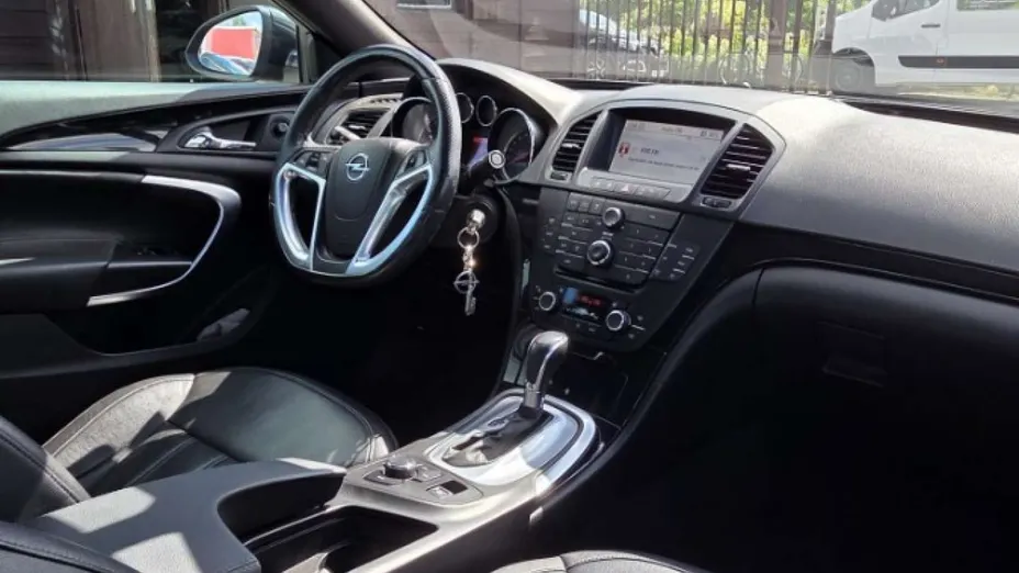 OPEL Insignia -