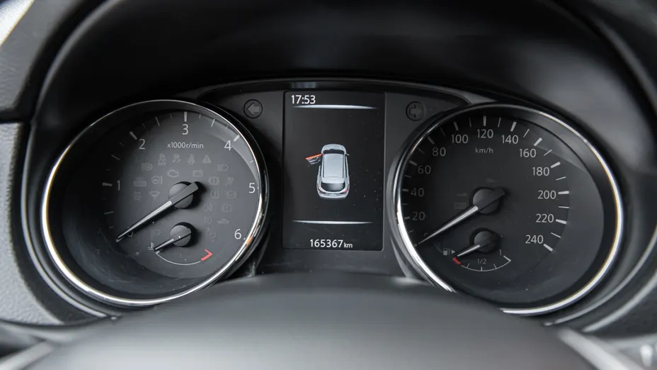 NISSAN Qashqai -