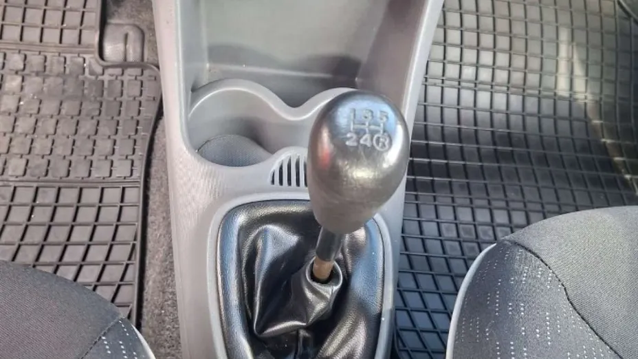 PEUGEOT 107 -