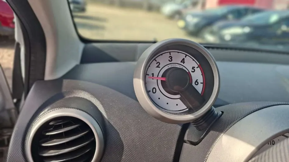 PEUGEOT 107 -