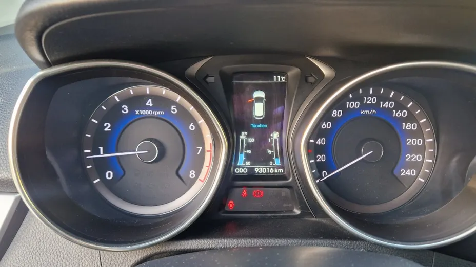 HYUNDAI i30 -