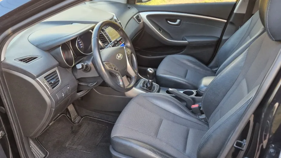 HYUNDAI i30 -