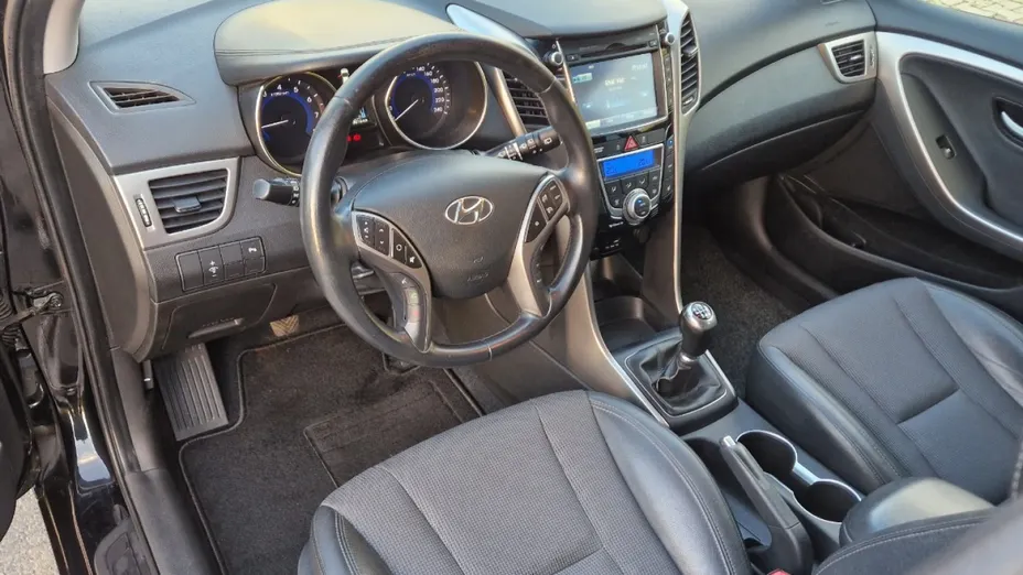 HYUNDAI i30 -
