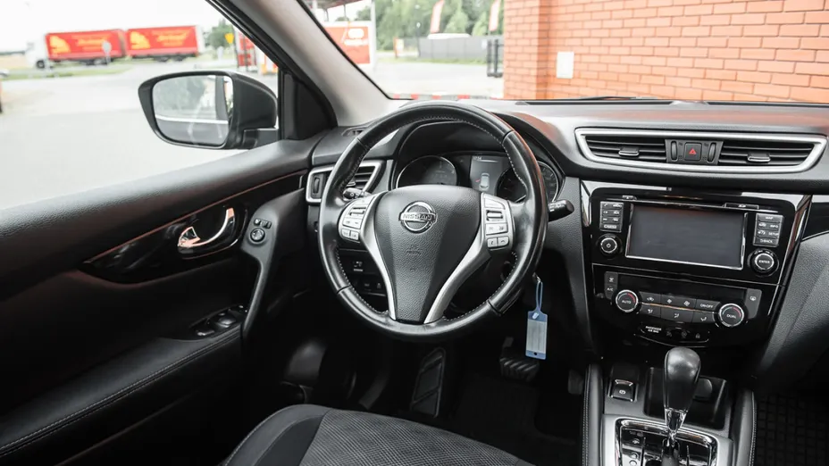 NISSAN Qashqai -