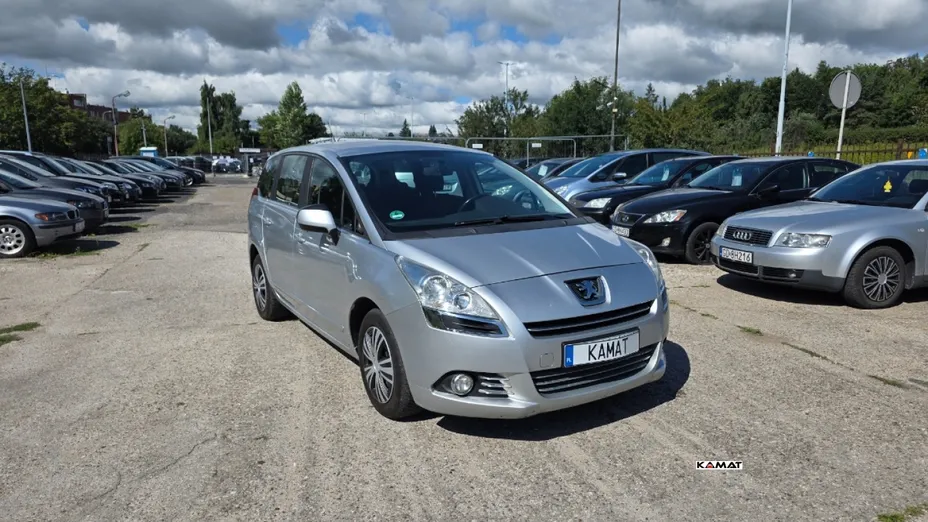 PEUGEOT 5008 -