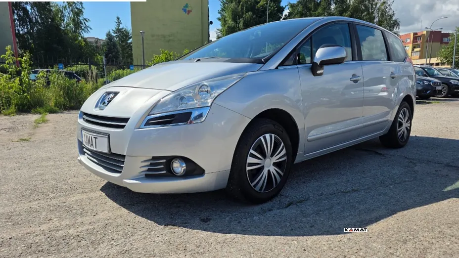 PEUGEOT 5008 -
