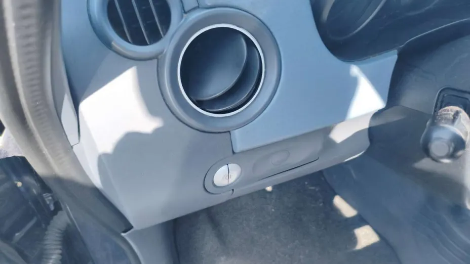 MITSUBISHI Colt -