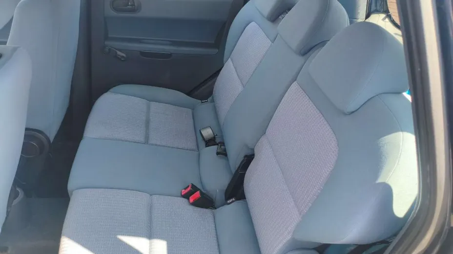 MITSUBISHI Colt -