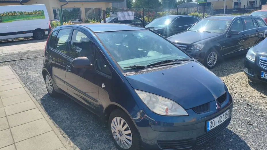 MITSUBISHI Colt -