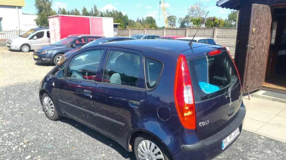 MITSUBISHI Colt -
