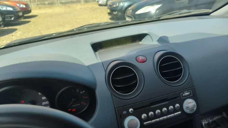 MITSUBISHI Colt -