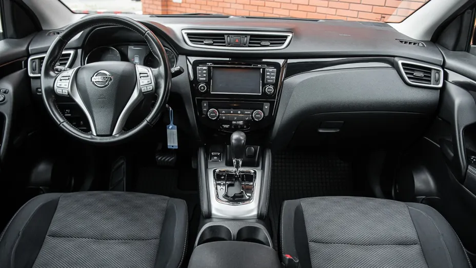 NISSAN Qashqai -