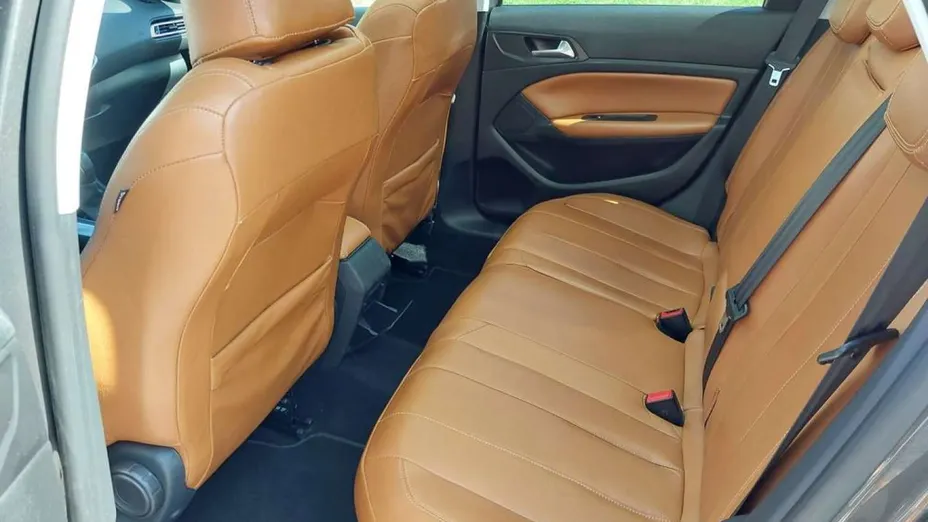 PEUGEOT 308 -