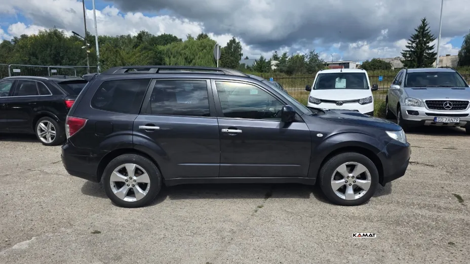 SUBARU Forester -