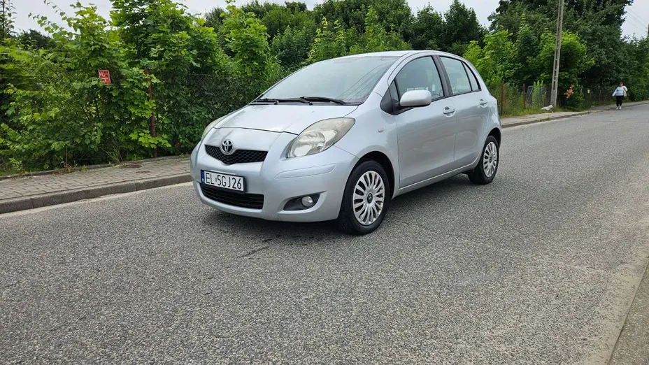 TOYOTA Yaris -