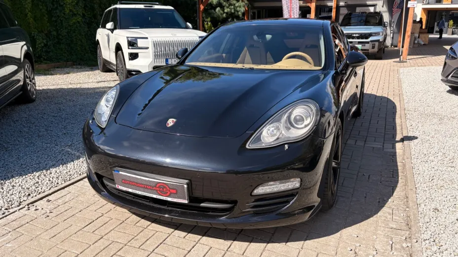 PORSCHE Panamera -