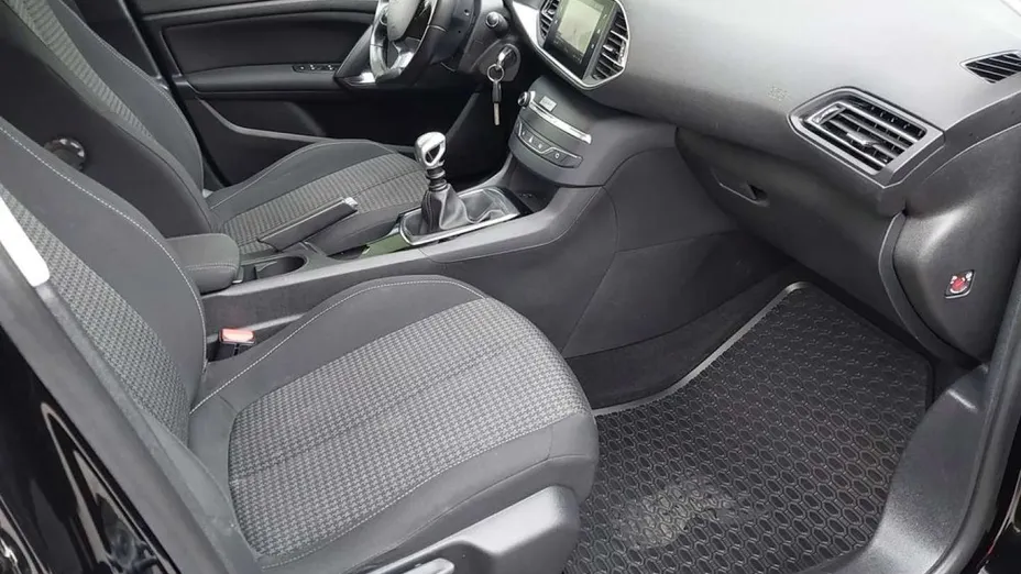 PEUGEOT 308 -