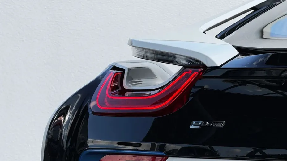 BMW i8 -